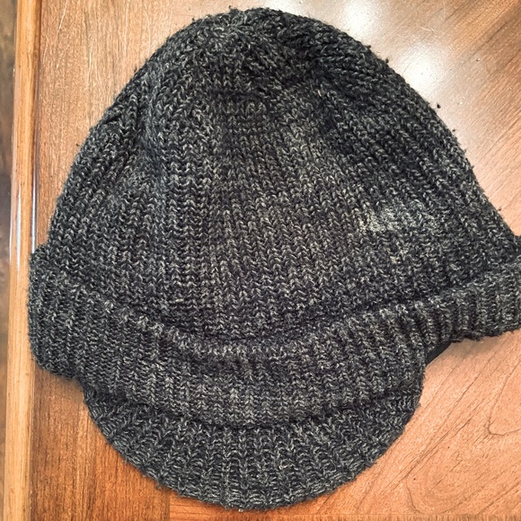 🧨Beanie Cap ONE SIZE FITS ALL (BARELY USED)(SEND ANY OFFER YOU WANT‼️) 🧨 - Picture 1 of 2